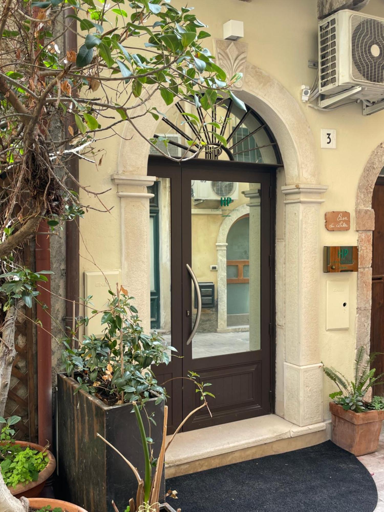 Hp Luxury Suite Таормина Екстериор снимка